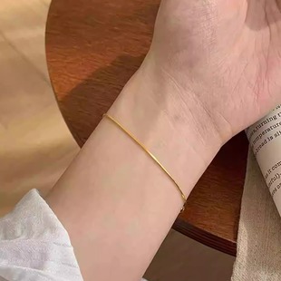 轻奢 2025新款18k黄金色细蛇骨手链女款简约小众设计百搭网红闺蜜