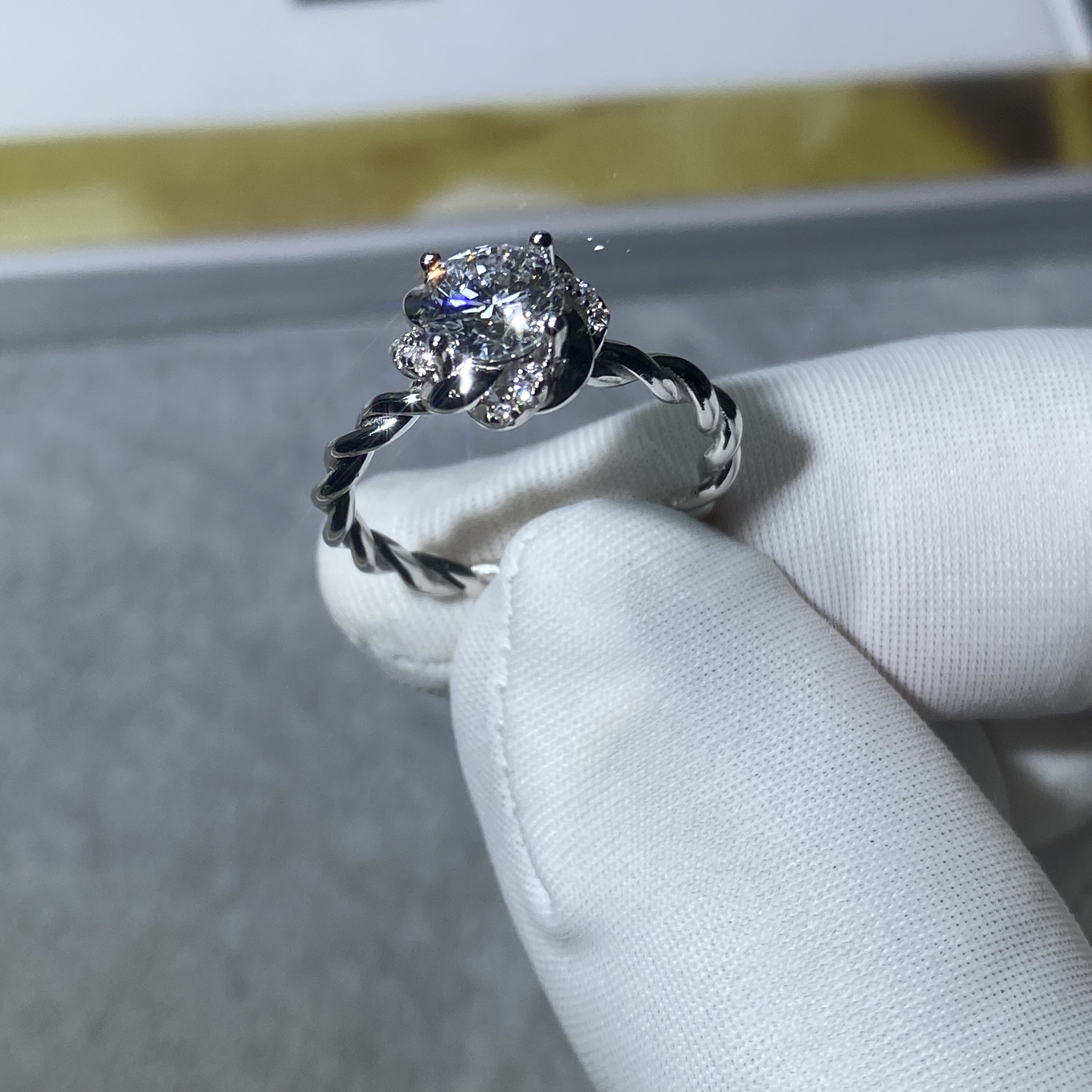 正品Pt950铂金培育钻石戒指女藤曼手捧花钻戒时尚轻奢百搭结婚戒