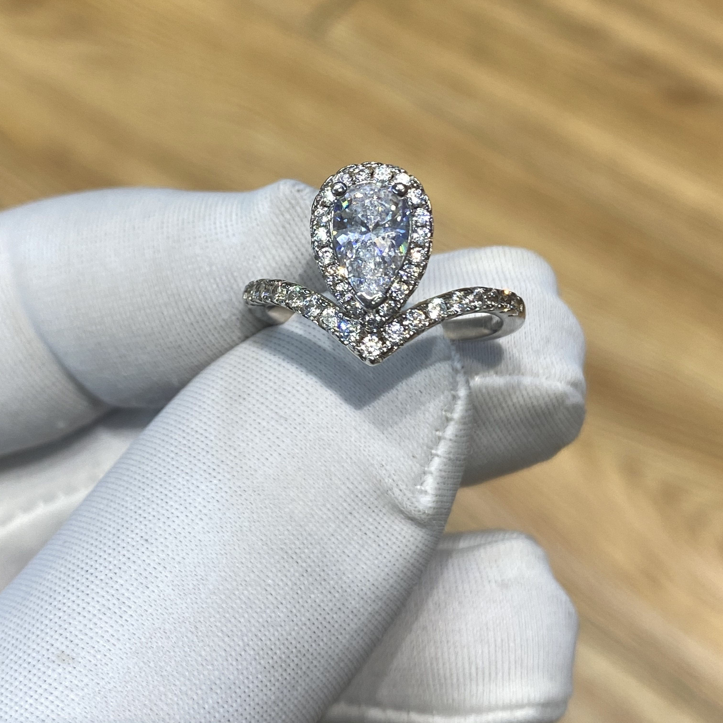 新款水滴培育钻18K金戒指女款豪华镶嵌梨形培育钻婚礼结婚求婚戒,珠宝/钻石/翡翠,合成（处理）钻石手饰,淘宝优惠券,粉丝福利购,淘宝优惠卷