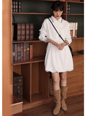 无拘2025年秋季新品城市通勤收腰A字裙小众不对称立体花苞连衣裙