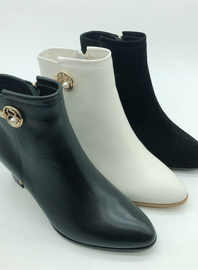 接吻猫2021秋冬新款粗跟尖头牛皮舒适葫芦扣装饰女短靴KA21510-10