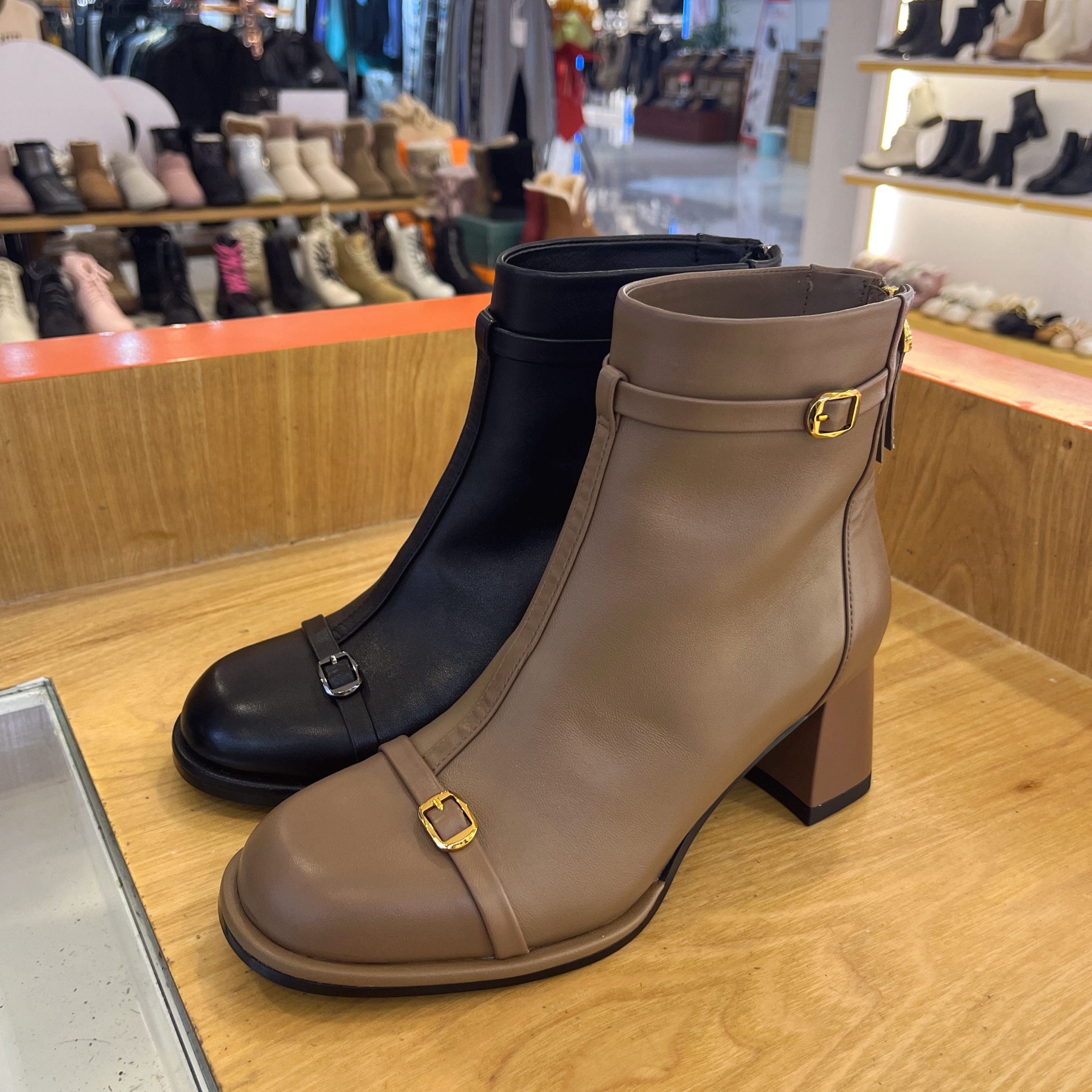 接吻猫2023冬新款羊皮圆头粗跟时装靴女鞋KA43705-11