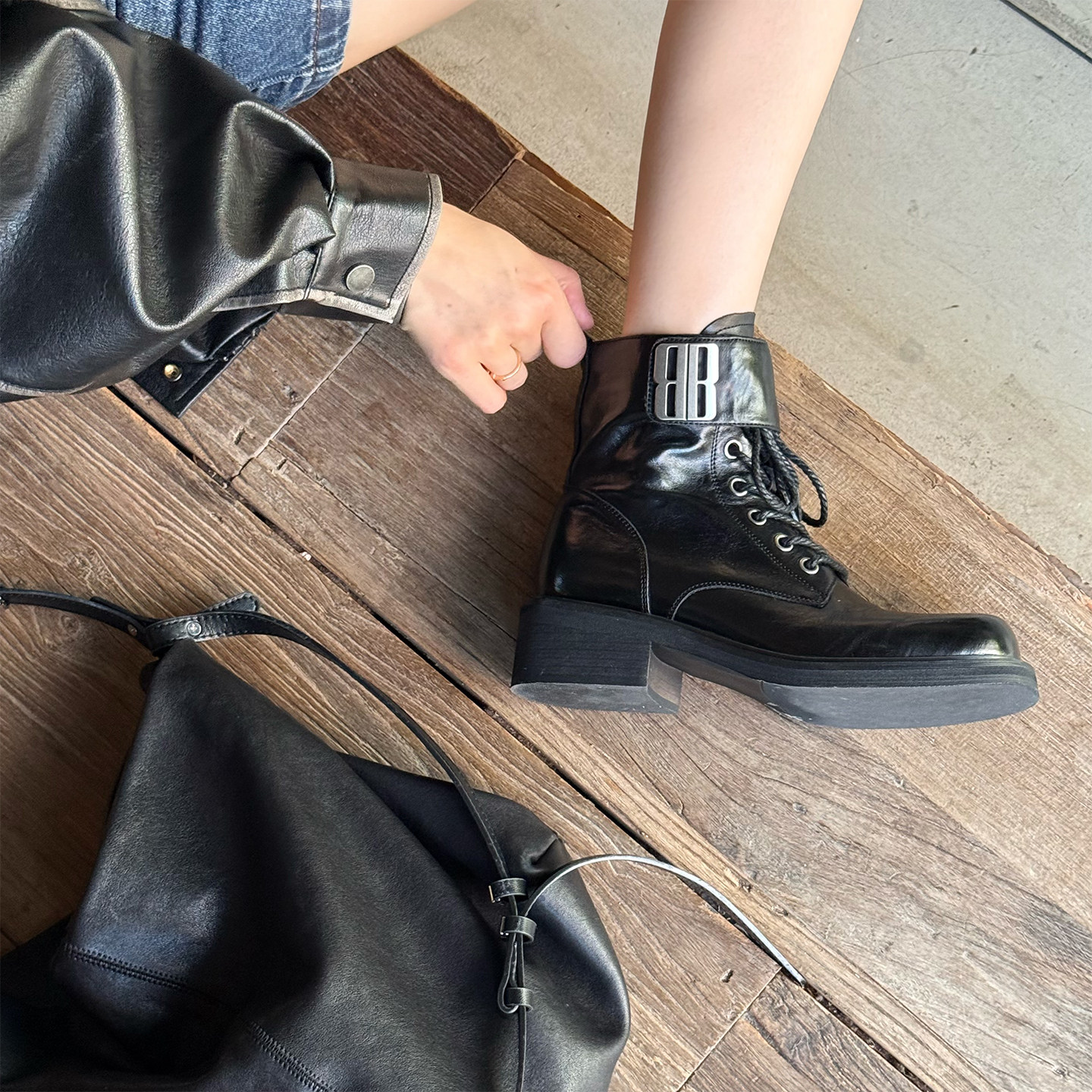 【小发喵】爆款厚底内增高马丁靴短靴英伦风百搭系带短筒机车靴子
