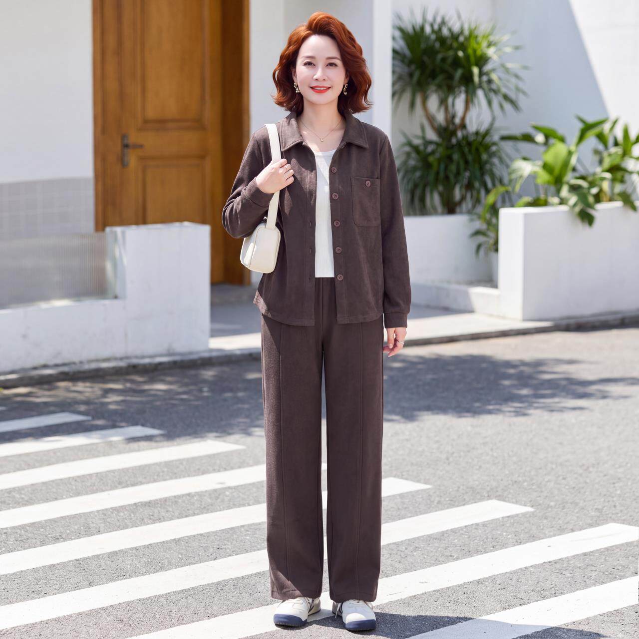 气质母亲衣服套装中年妈妈秋季休闲两件套翻领外套阔腿裤日常穿搭