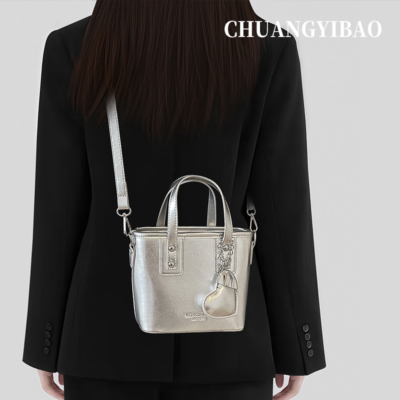 银色手提休闲水桶包包女2025新款单品轻奢小众高级感斜挎菜篮子包,箱包皮具/热销女包/男包,水桶包,淘宝优惠券,粉丝福利购,淘宝优惠卷