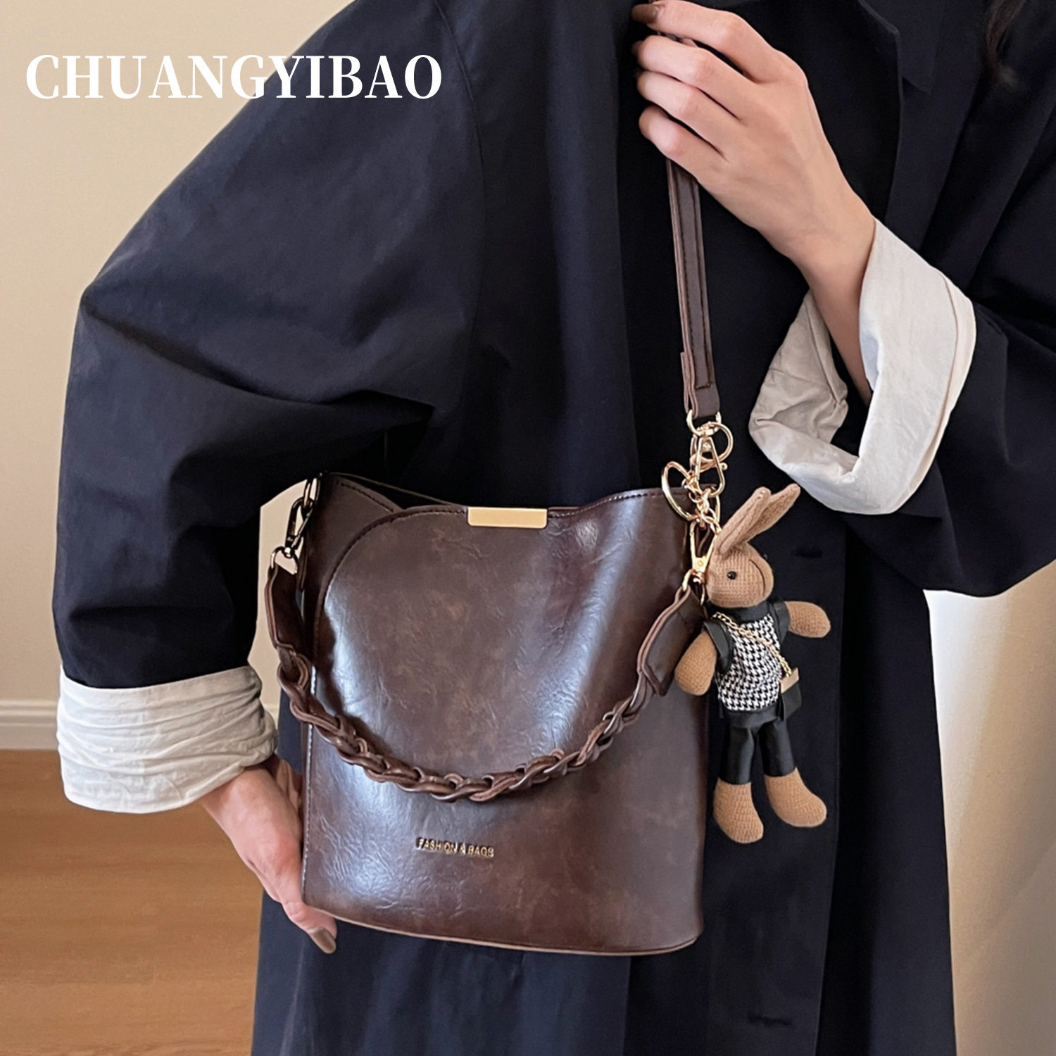 高级感水桶包包女式2026新款潮轻奢简约小众单肩包百搭时尚斜挎包,箱包皮具/热销女包/男包,水桶包,淘宝优惠券,粉丝福利购,淘宝优惠卷