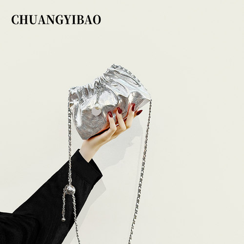 银色超火爆款迷你小包包女2025新款小众设计高级感链条斜挎水桶包