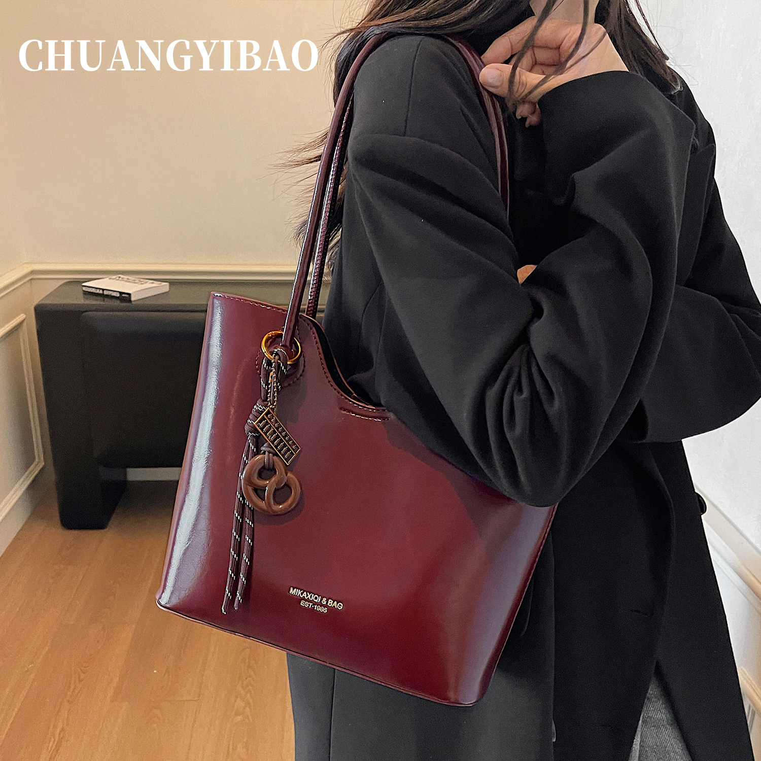 轻奢小众大容量通勤腋下托特包