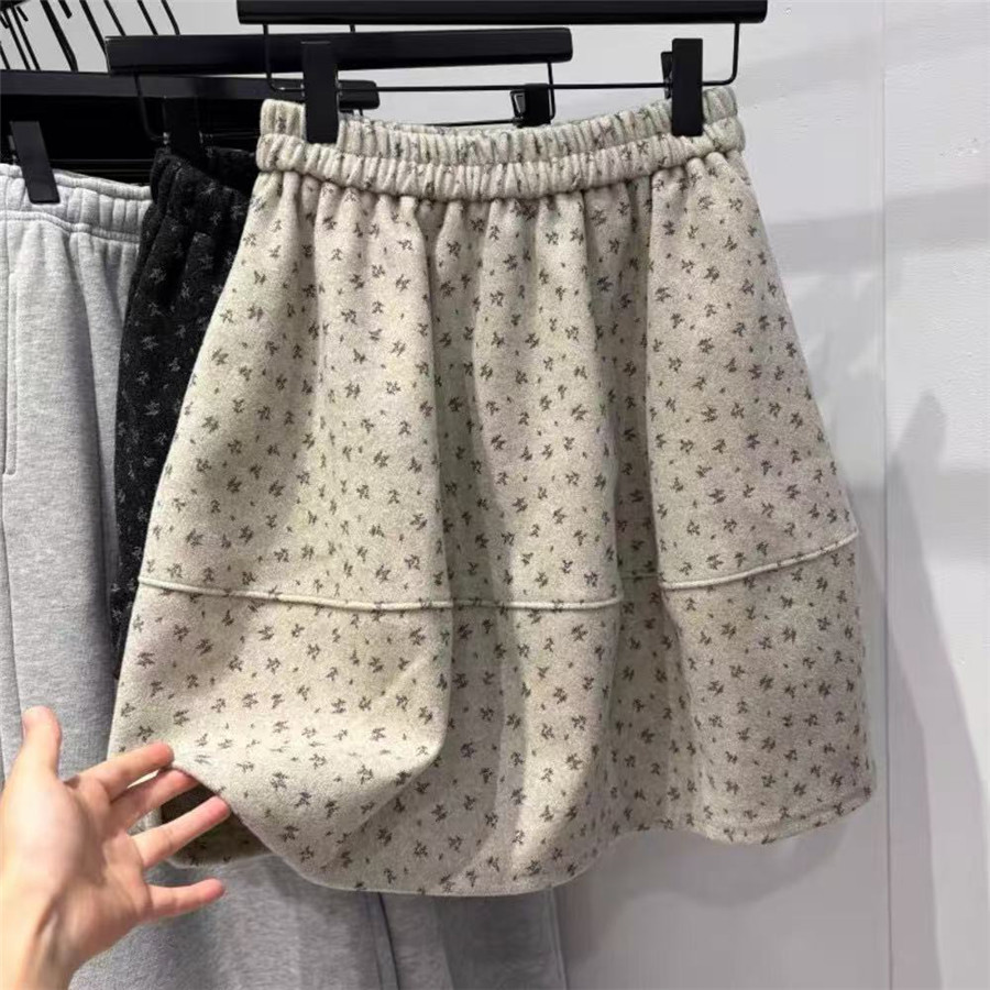 2025冬季碎花五分裙时尚
