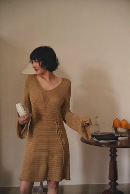 设计师品牌 春夏新款榨蚕丝针织V领喇叭袖中长款连衣裙+铜氨马甲