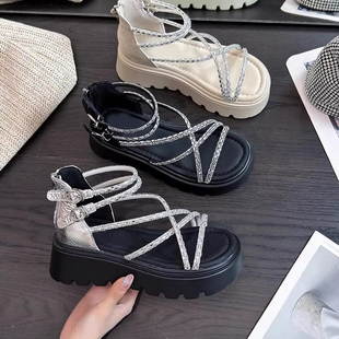 凉鞋女款2025新款夏季软底软面配裙子水钻不累脚增高厚底罗马鞋子