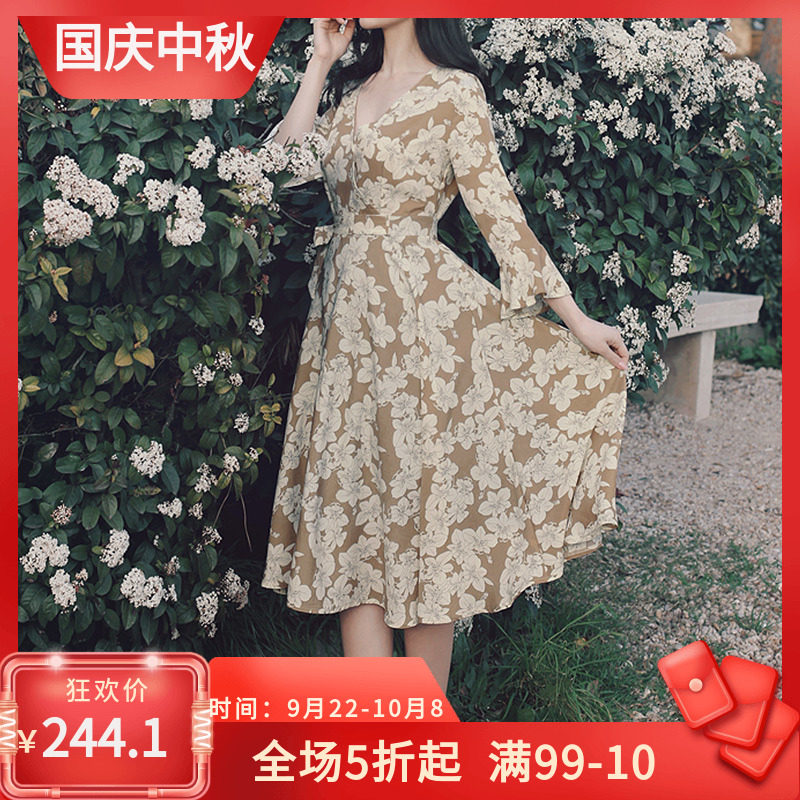 2020春夏新款裙子女中长款复古温柔风v领喇叭袖雪纺印花连衣裙
