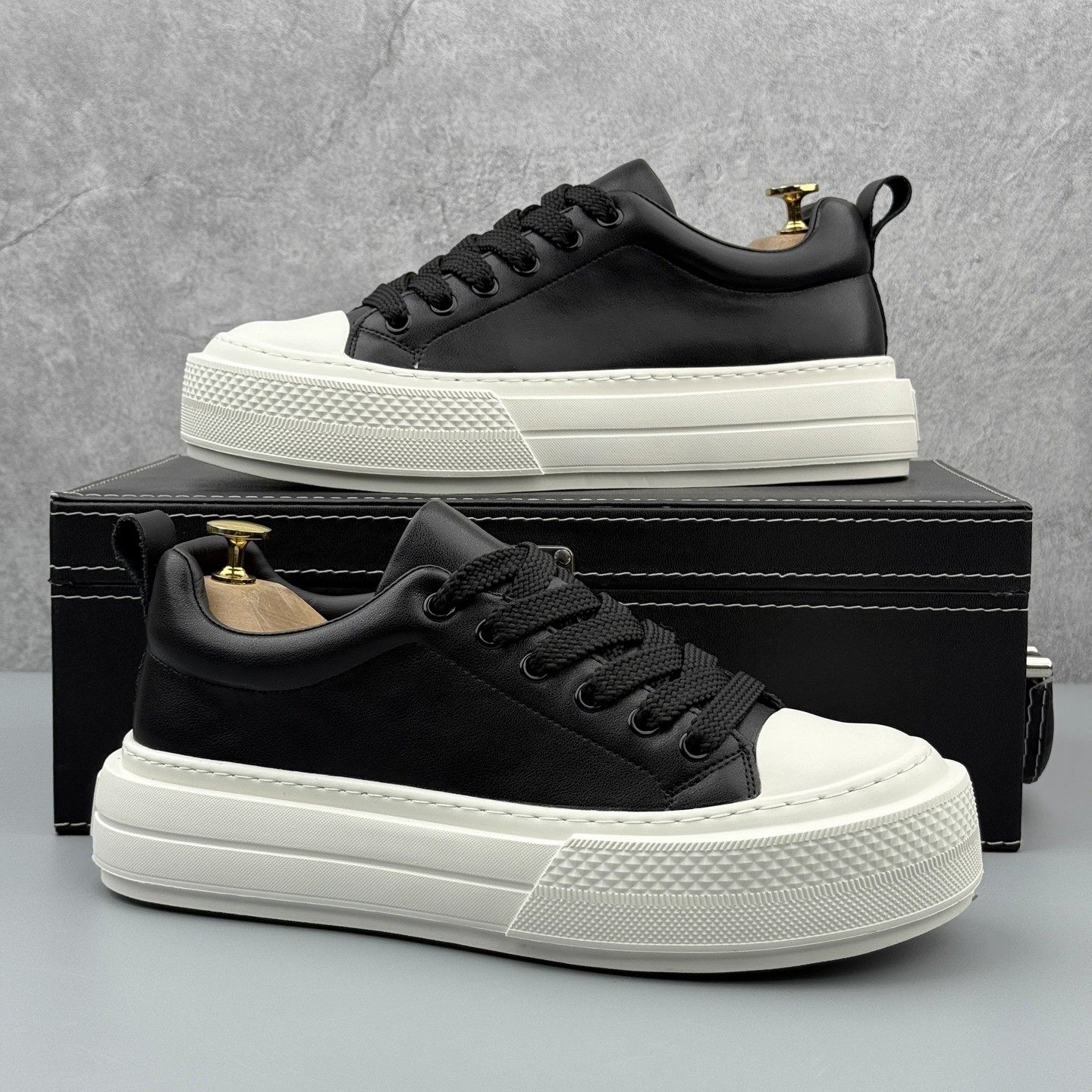 男鞋网红爆款高级感黑色皮面板鞋