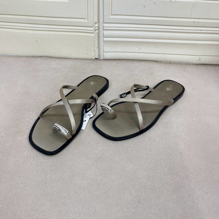 外贸原单女鞋新款时尚方头纯色夹趾带钻平底百搭休闲人字拖鞋凉鞋