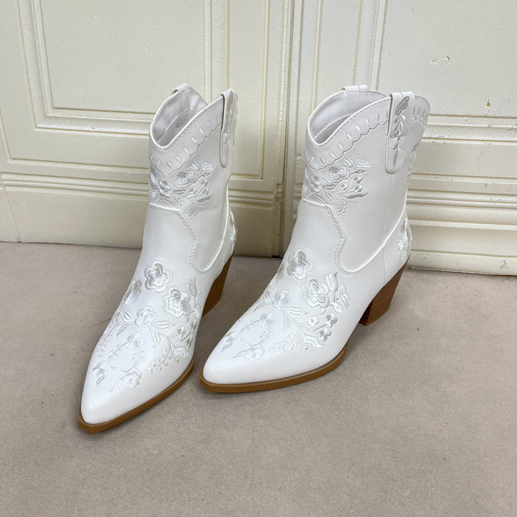 尖头粗跟刺绣套筒西部牛仔短靴