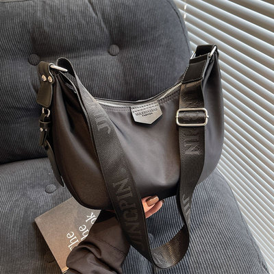 大容量休闲斜挎包百搭单肩通勤包