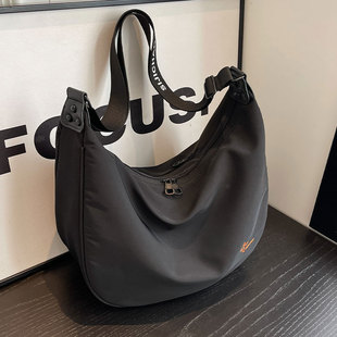 防水尼龙布大容量单肩包包女2025新款 休闲腋下百搭斜挎饺子包 韩版