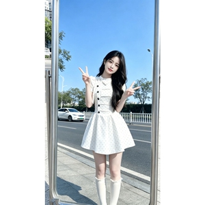 韩系温柔气质甜美风排扣波点褶皱连衣裙女收腰显瘦圆领公主短裙子