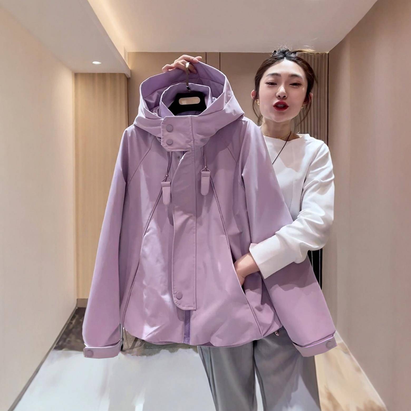 春季冲锋衣外套女短款软壳上衣2025新款春秋女装薄款风衣夹克时尚