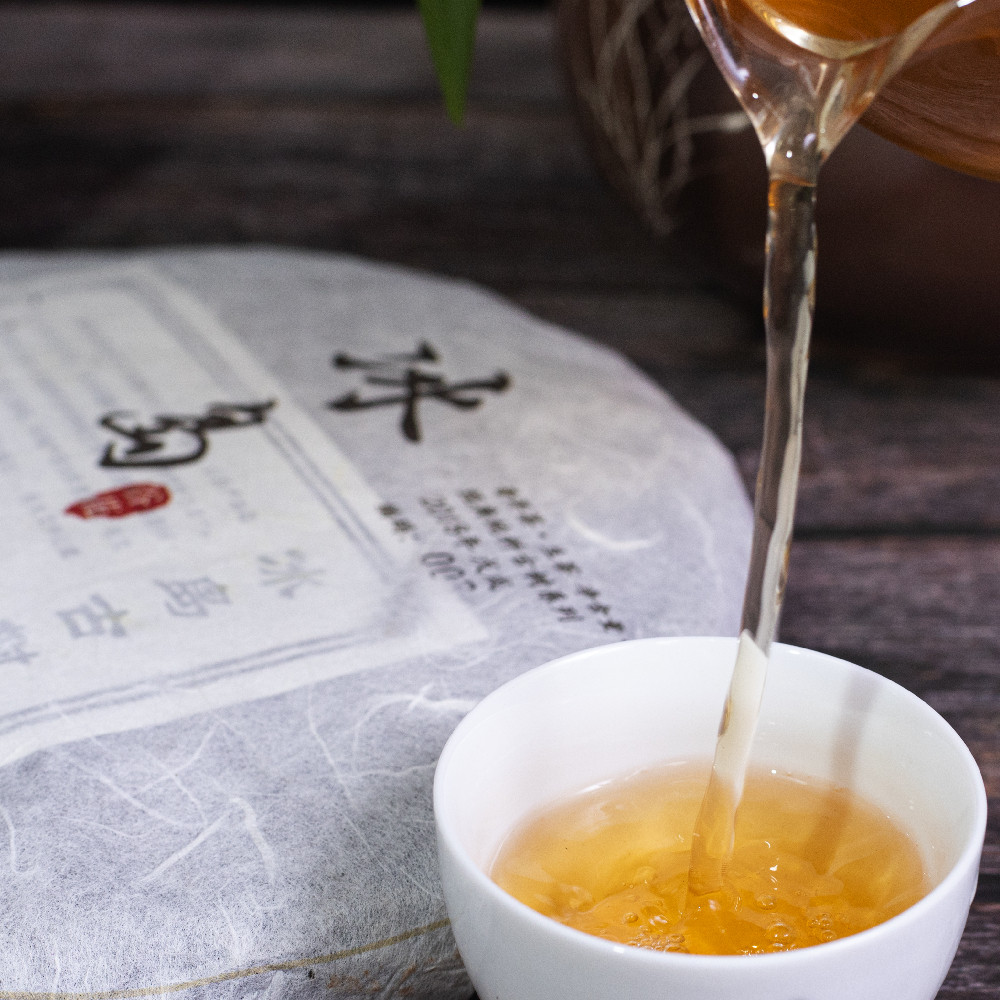 2018年陈吉普冰岛云南勐库普洱生茶饼500g纯料古树茶谷花茶秋茶叶