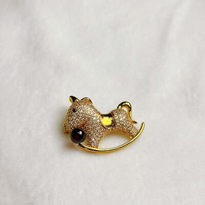 琥珀小马胸针-约27*38*11mm-多样性发货- R祥- A8282