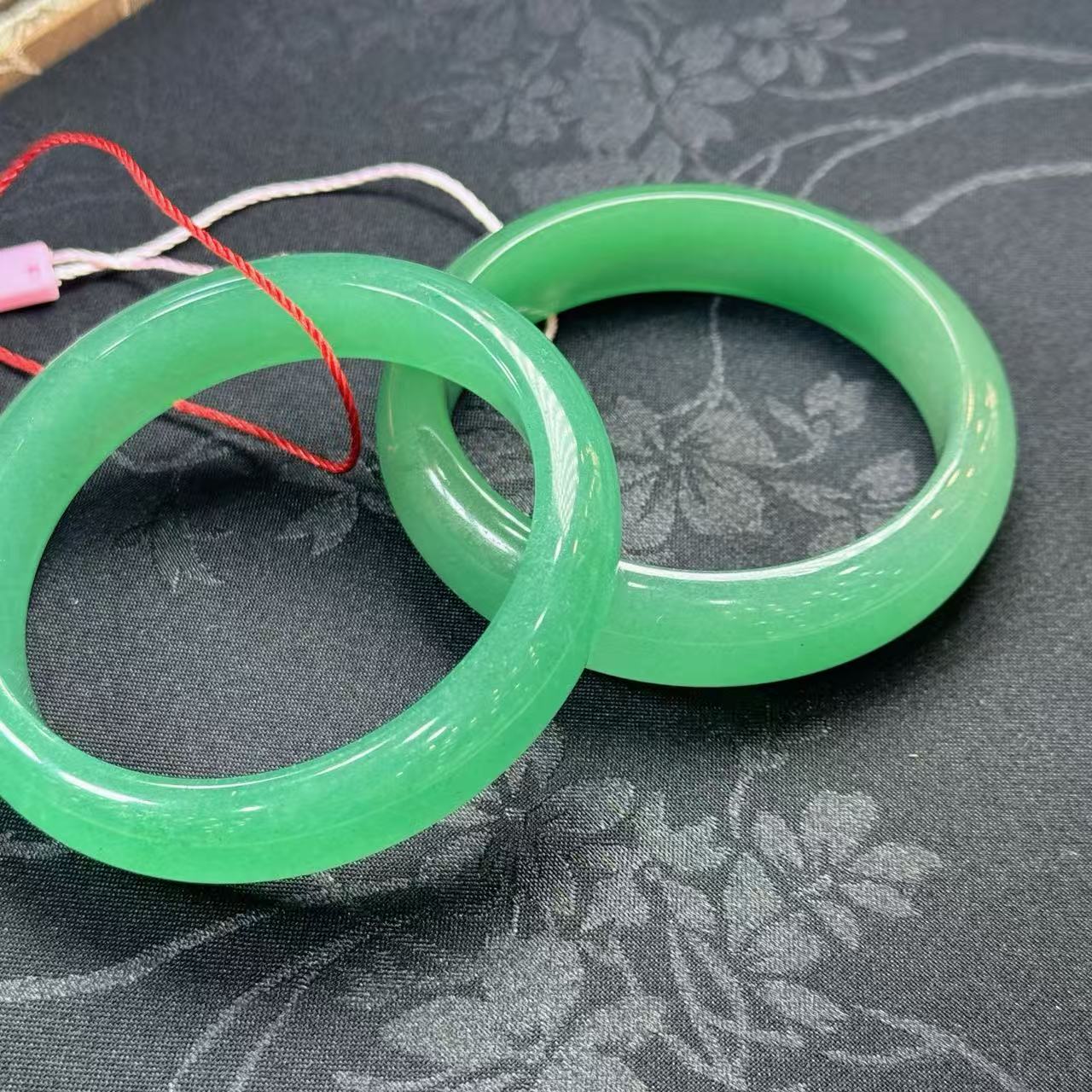 翠青正圈手镯-约12×9mm-多样性发货-BD千-A4757-石英质玉