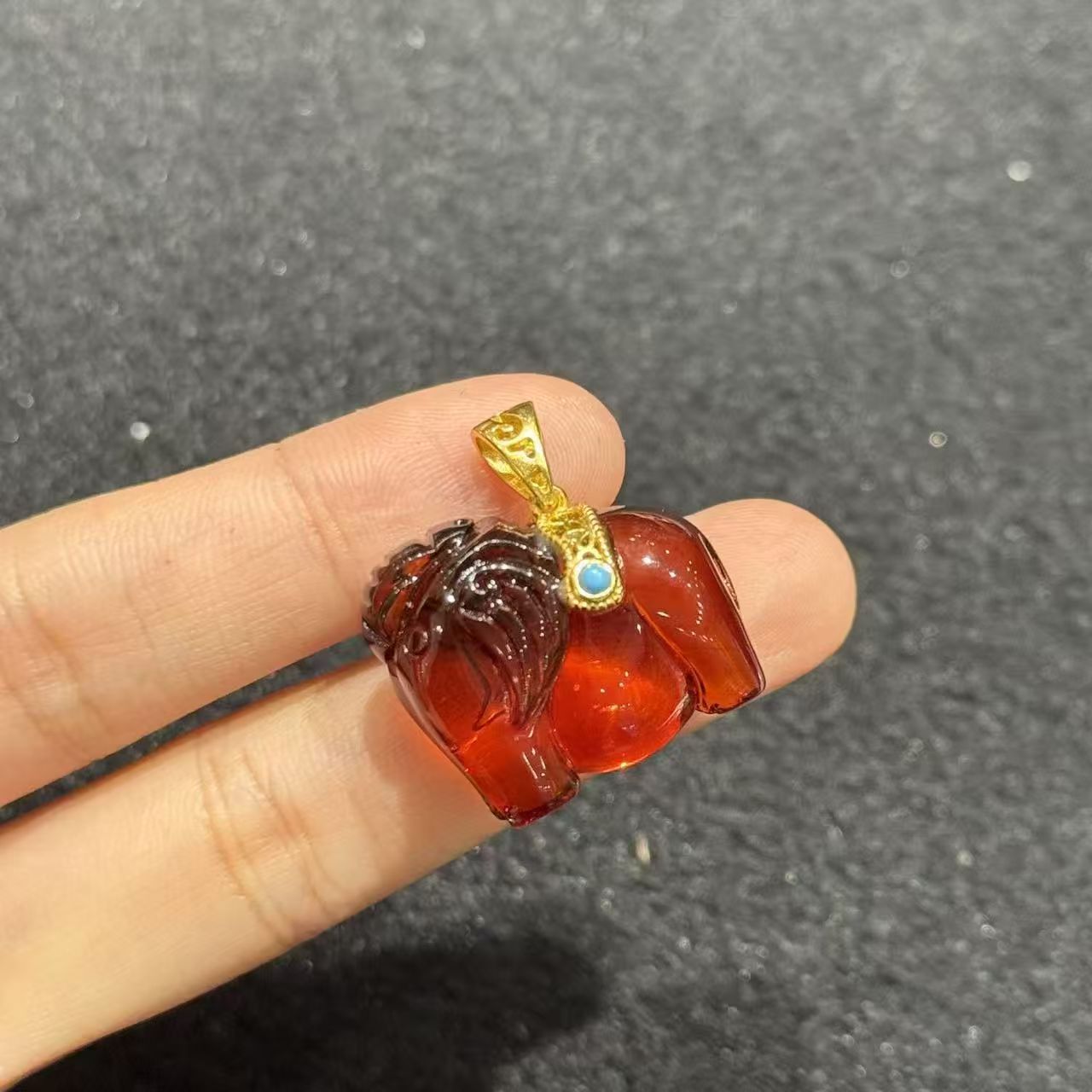 血珀大象吊坠-约19*24*13mm-多样性发货-B福-Y5759