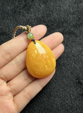 蜜蜡水滴吊坠-约37×28×11mm-多样性发货-F展-A4205