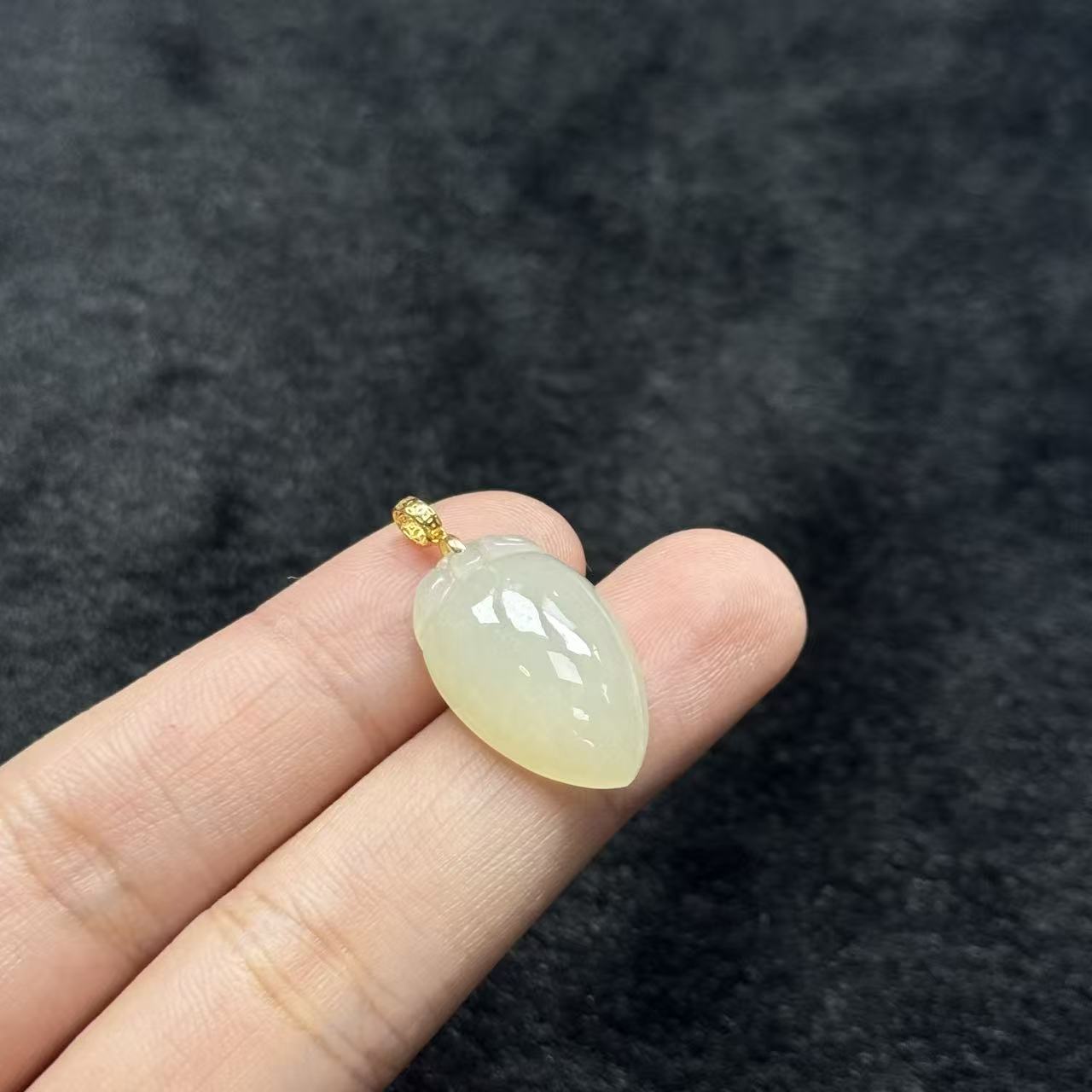 18k和田玉吊坠-约27*13*6mm-多样性发货-F鸿-B1712