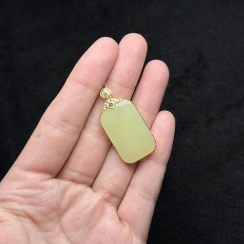 18K金和田玉无事牌-约36*18*8mm- DY一 - 多样性发货-A3580