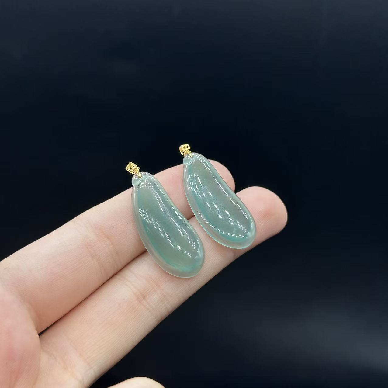18K翡翠吊坠-约13*3*33mm多样性发货-QSM石-B900