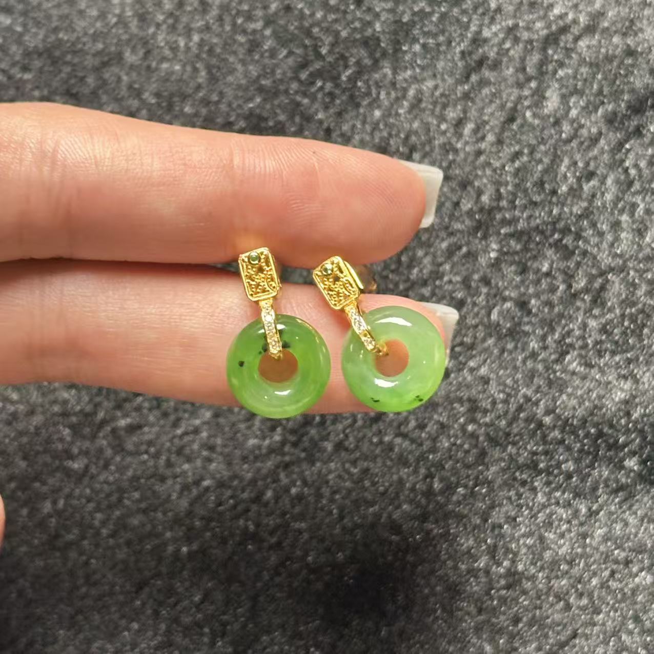 925银和田玉碧玉甜甜圈耳钉-约12mm-多样性发货-YSP金-B6300