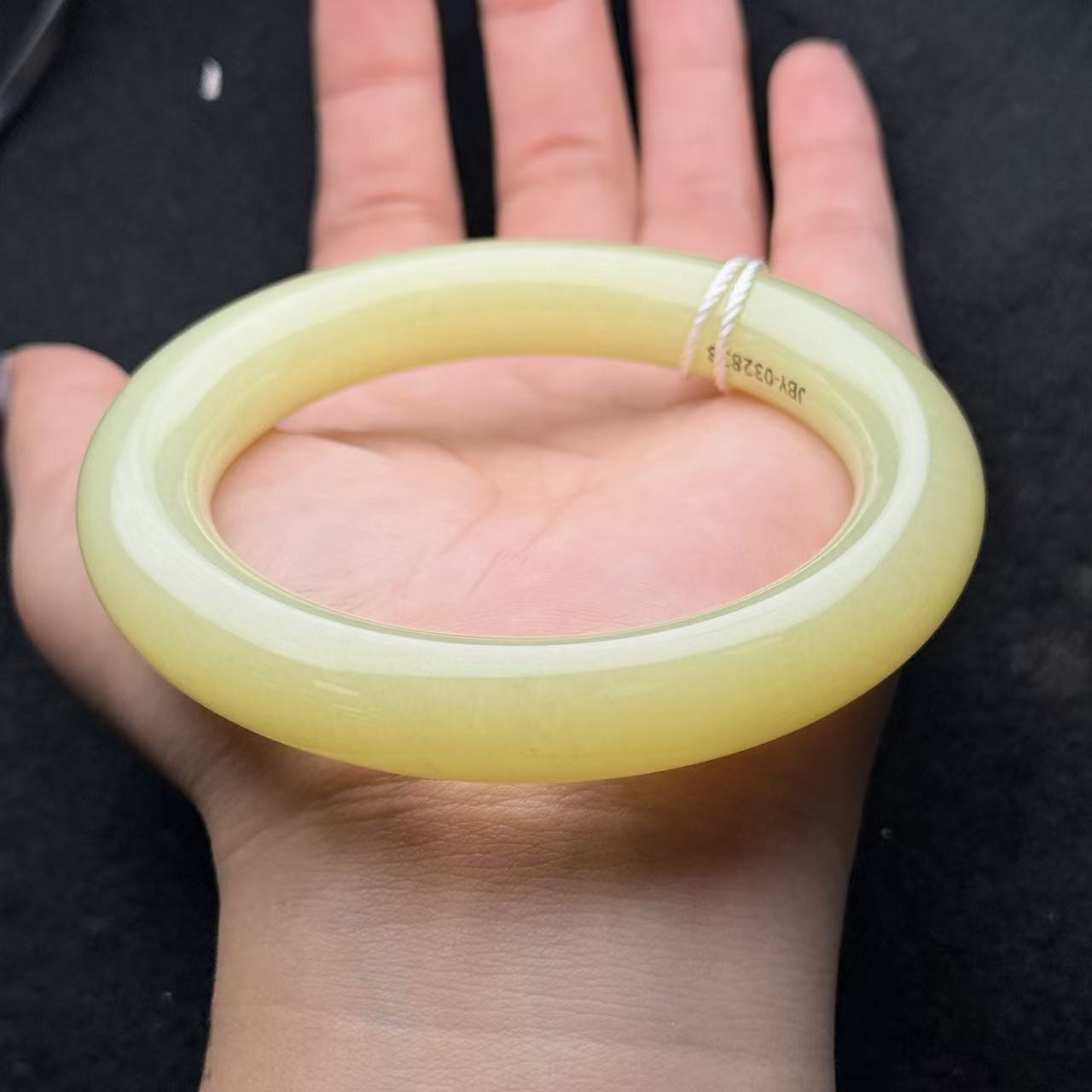 和田玉手镯-约12×8mm-多样性发货-BY晶-A136