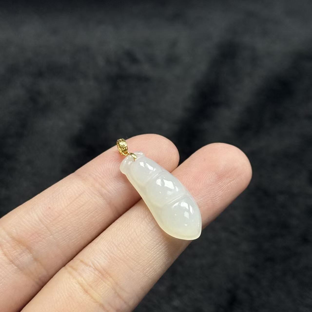 18k和田玉吊坠-约28*15*10mm-多样性发货-F鸿-B1785