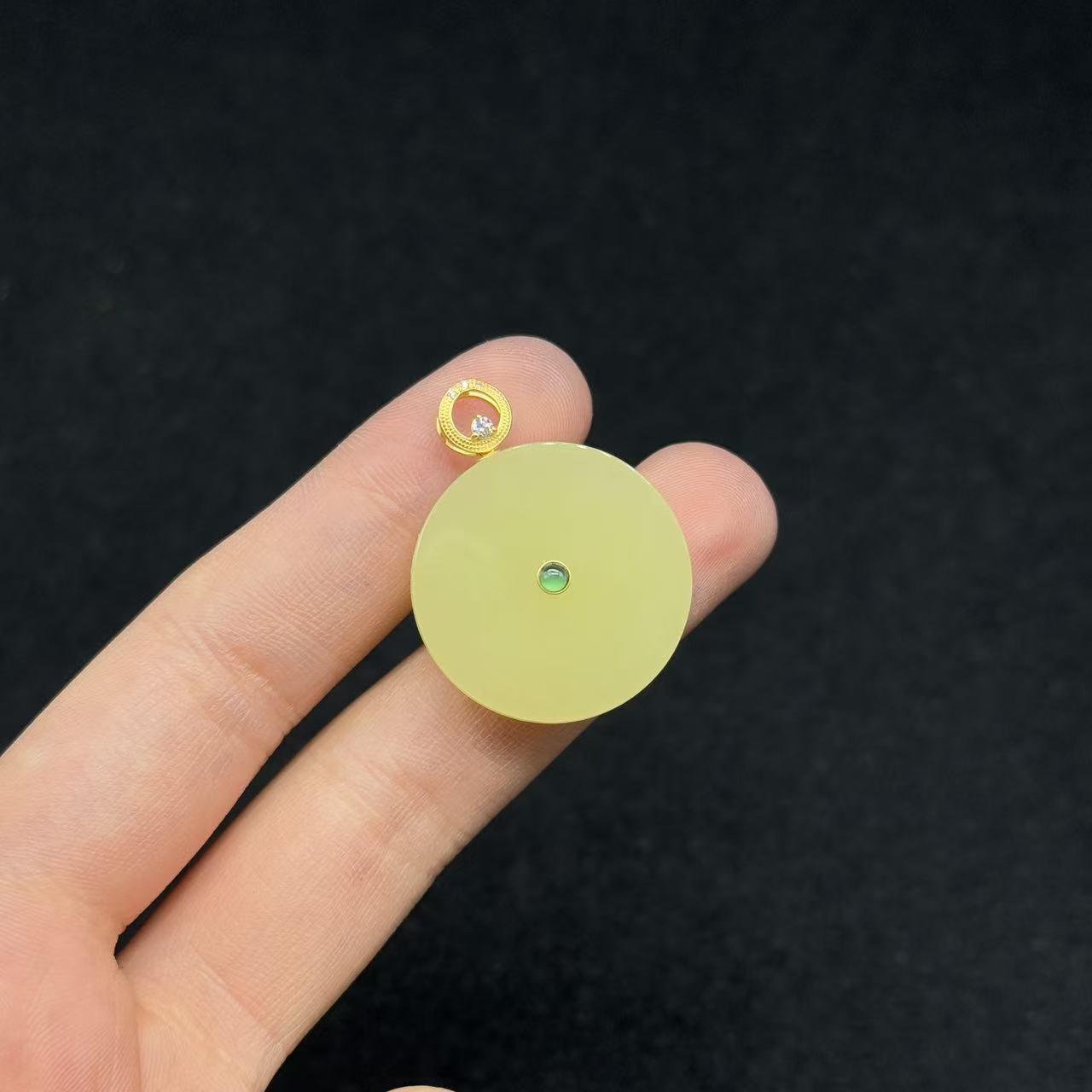 18K和田玉吊坠-约32*25*7mm-多样性发货-YSP金-B752