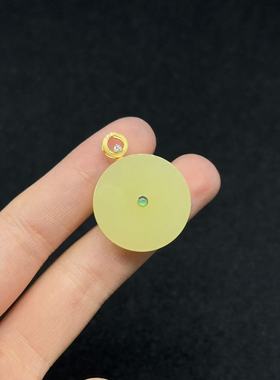 18K和田玉吊坠-约32*25*7mm-多样性发货-YSP金-B752