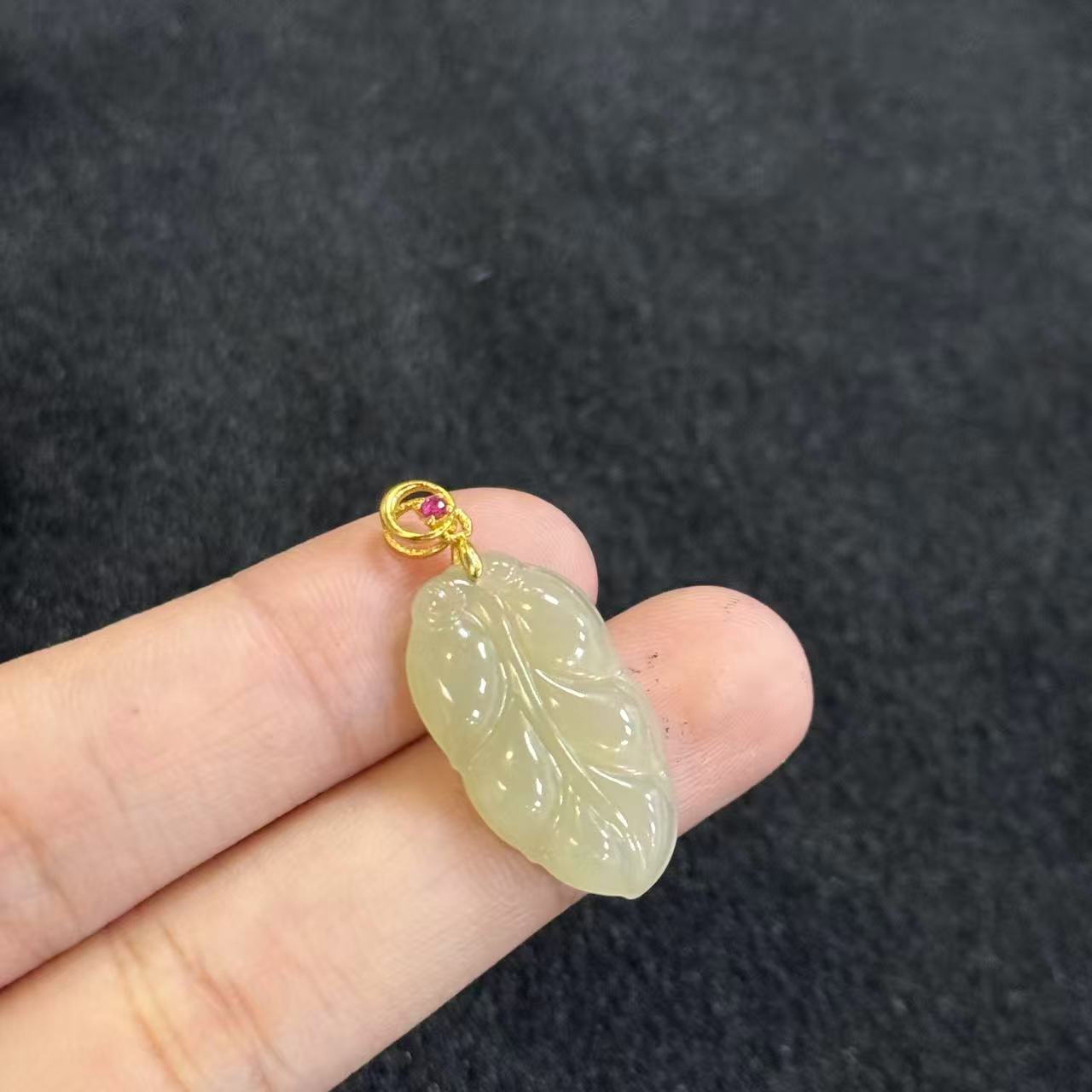 925和田玉叶子吊坠-约30*13*4mm-多样性发货- S和 Y9573