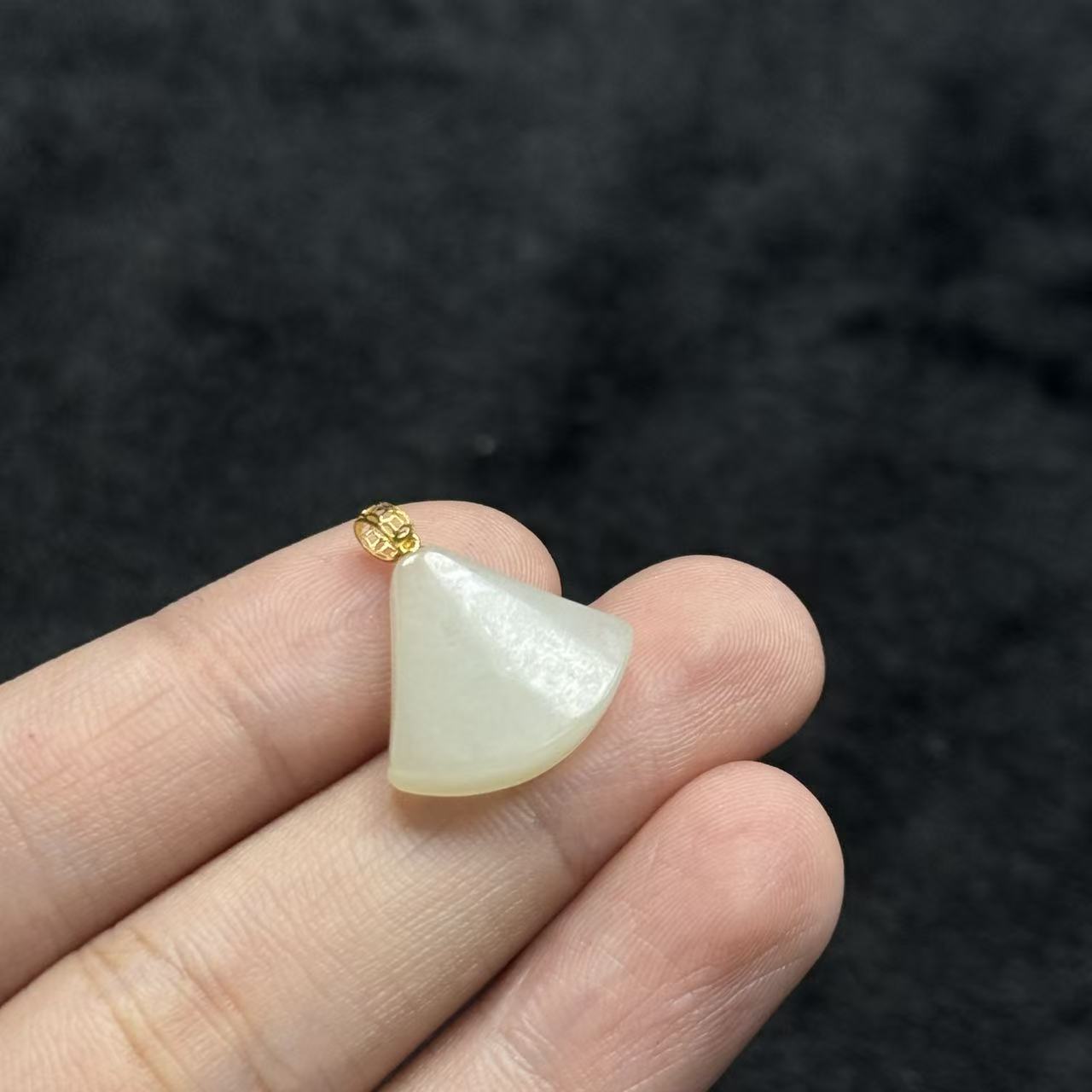 18K金和田玉吊坠-约16*16*4mm-多样性发货-F鸿-B1792