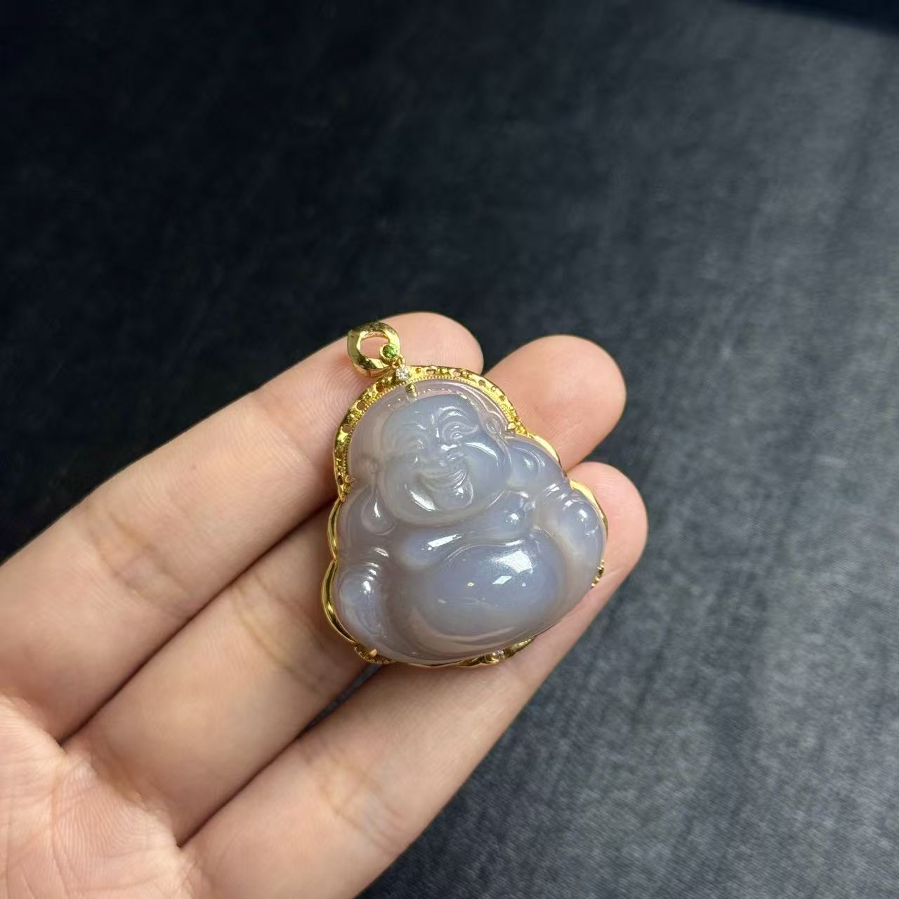 18K和田玉吊坠约40*32*12mm多样性发货- YSP金 B3991