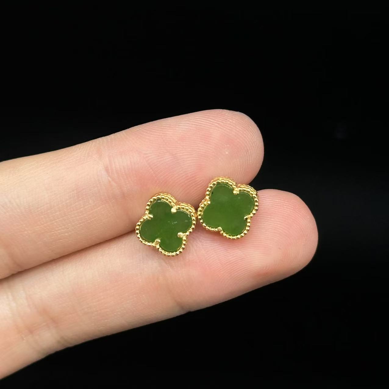 S925银和田玉碧玉四叶草耳钉-约9*3mm-多样性发货-Y华-Y2790