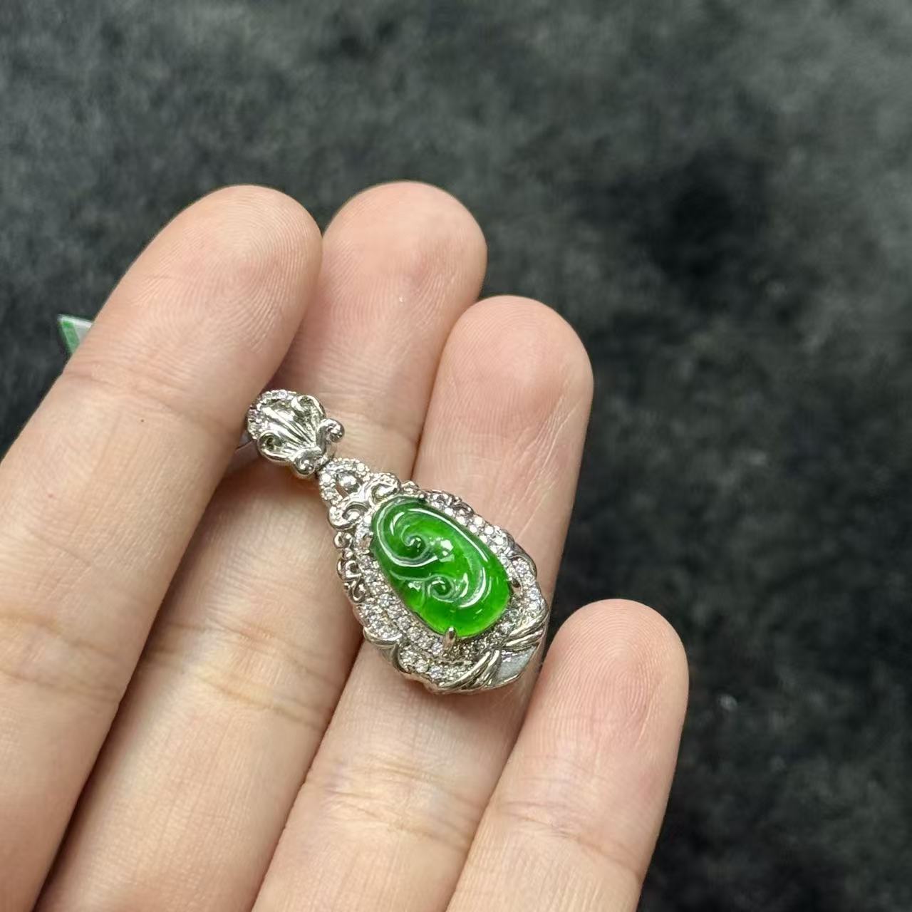 翡翠吊坠-约32*14*8mm-多样性发货-S张B1506