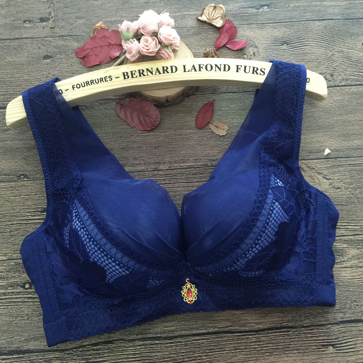 新款无钢圈性感蕾丝收副乳调整型内衣小胸加厚背心式薄款聚拢文胸