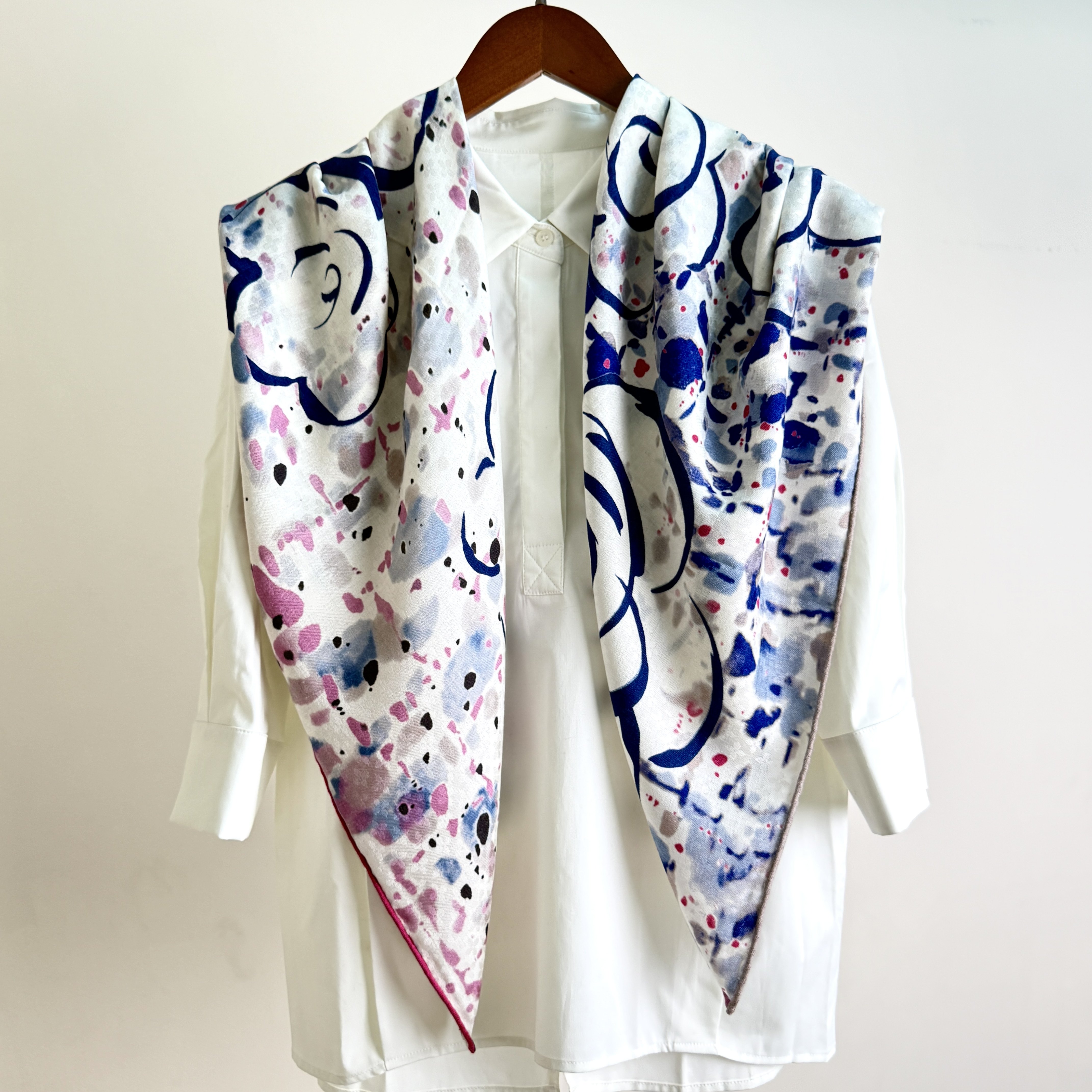 晕染山茶花110cm丝毛提花方巾秋冬保暖百搭装饰丝巾围巾披肩