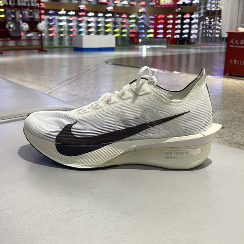 耐克男子缓震透气跑步鞋