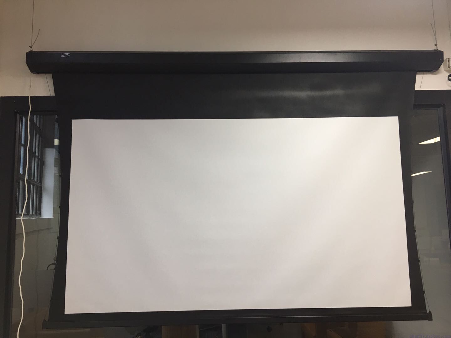 美视同款120寸电动拉线幕布 120寸16:9 4k高清黑色壳遥控拉线幕