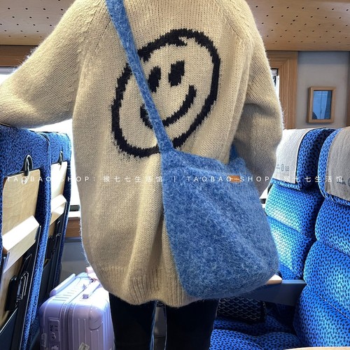 2025新款水桶包单肩斜挎包毛绒高级感百搭随意慵懒风！巨显白！