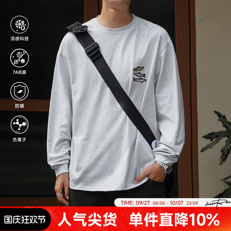 嘿马七作日系复古小鱼刺绣休闲长袖T恤男舒适内搭上衣潮卫衣宽松