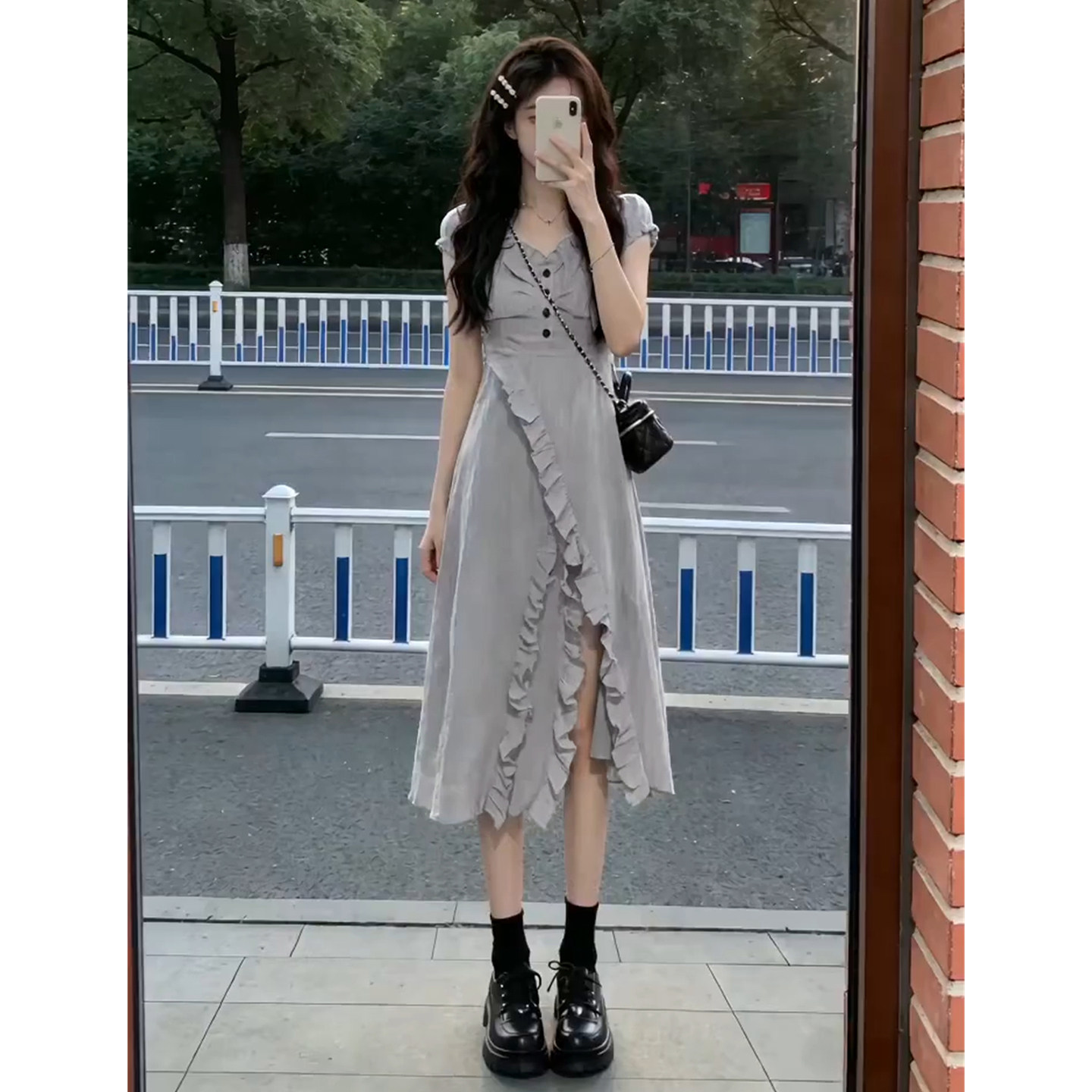 韩系气质休闲穿搭夏季荷叶边不规则裙子法式泡泡袖开叉小众连衣裙