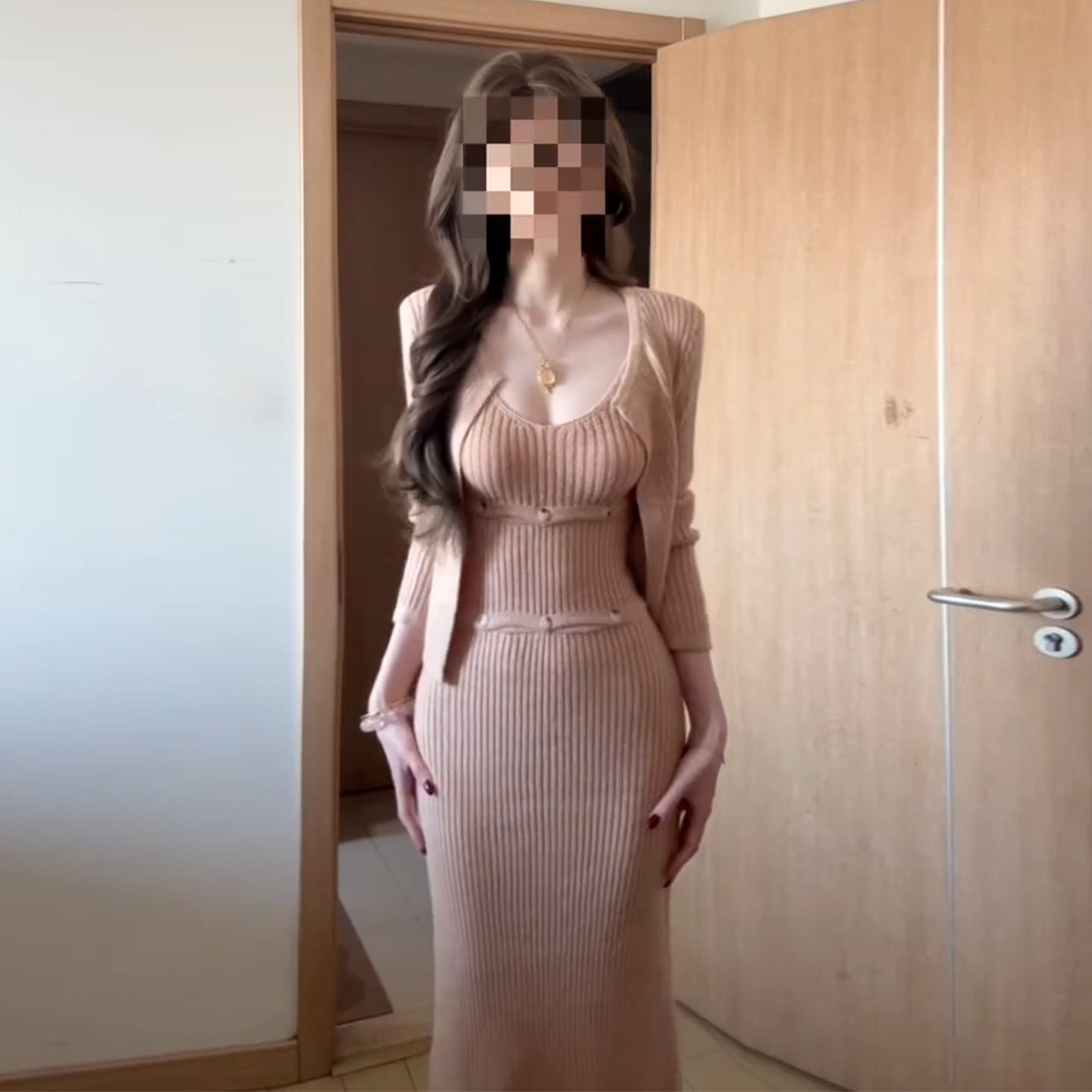 法式温柔粉色针织连衣裙子女2026新款早春穿搭巨好看包臀长裙套装
