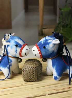 大理扎染蓝马吉祥物布艺摆件